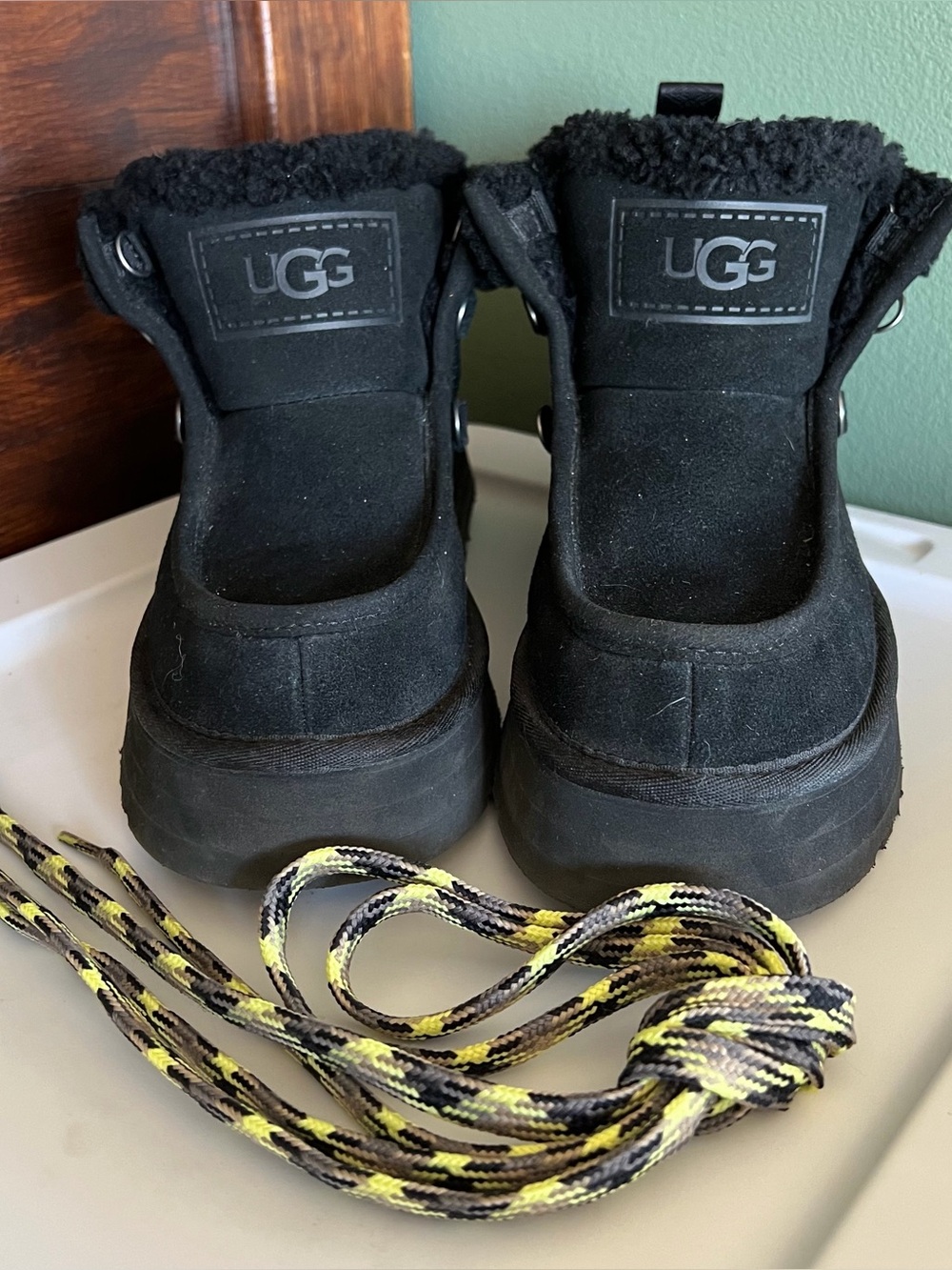 UGG Funkarra Genuine Shearling Cabin Cuff Black Suede Shearling Bootie Boots 8